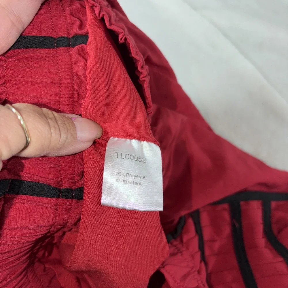 Red Flowy Athletic Shorts Dolphin Hem Black Trim‎ Preppy Sporty Medium Hot Girl
